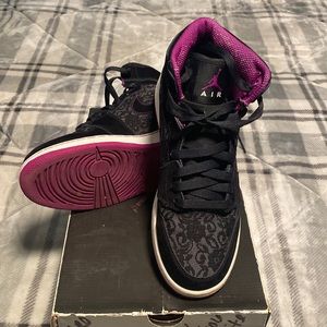 Girls Jordan retro 1 high.